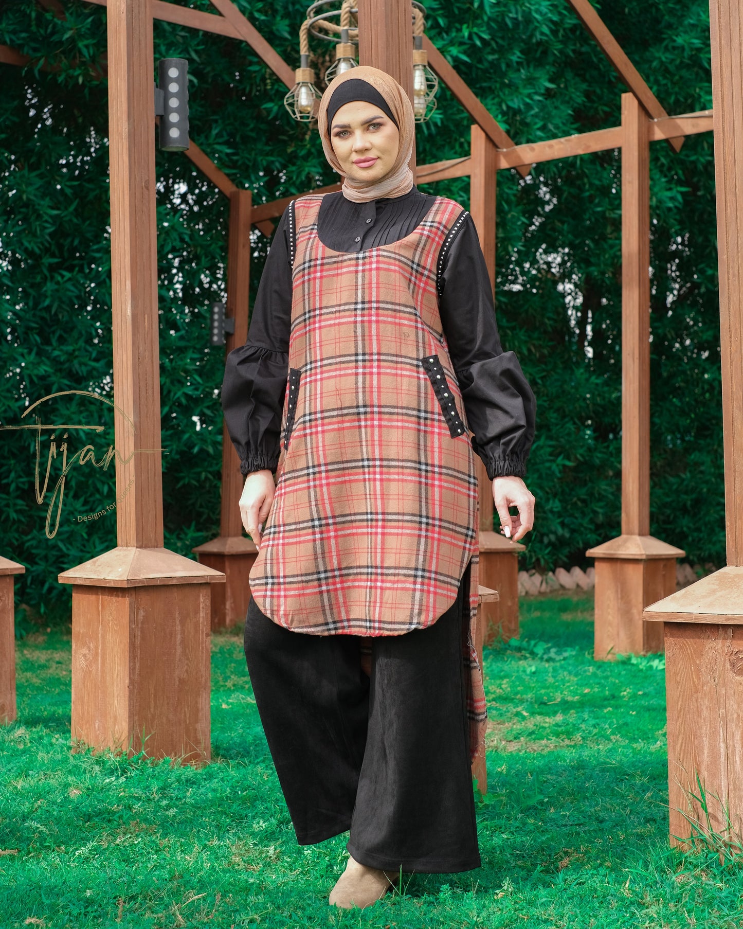Checked tunic with sleeves
