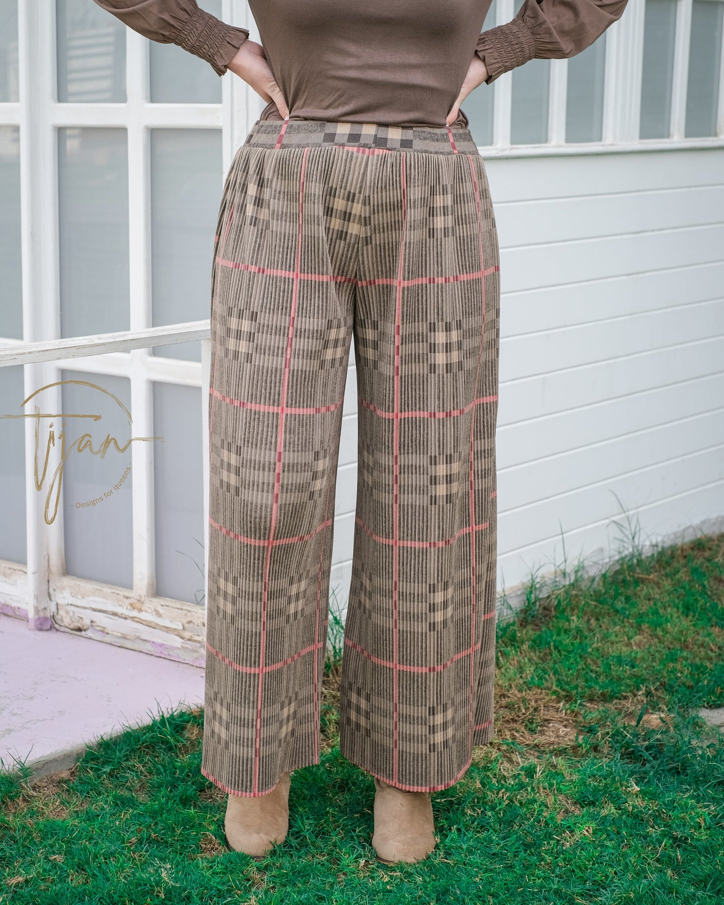 Pleated check trousers