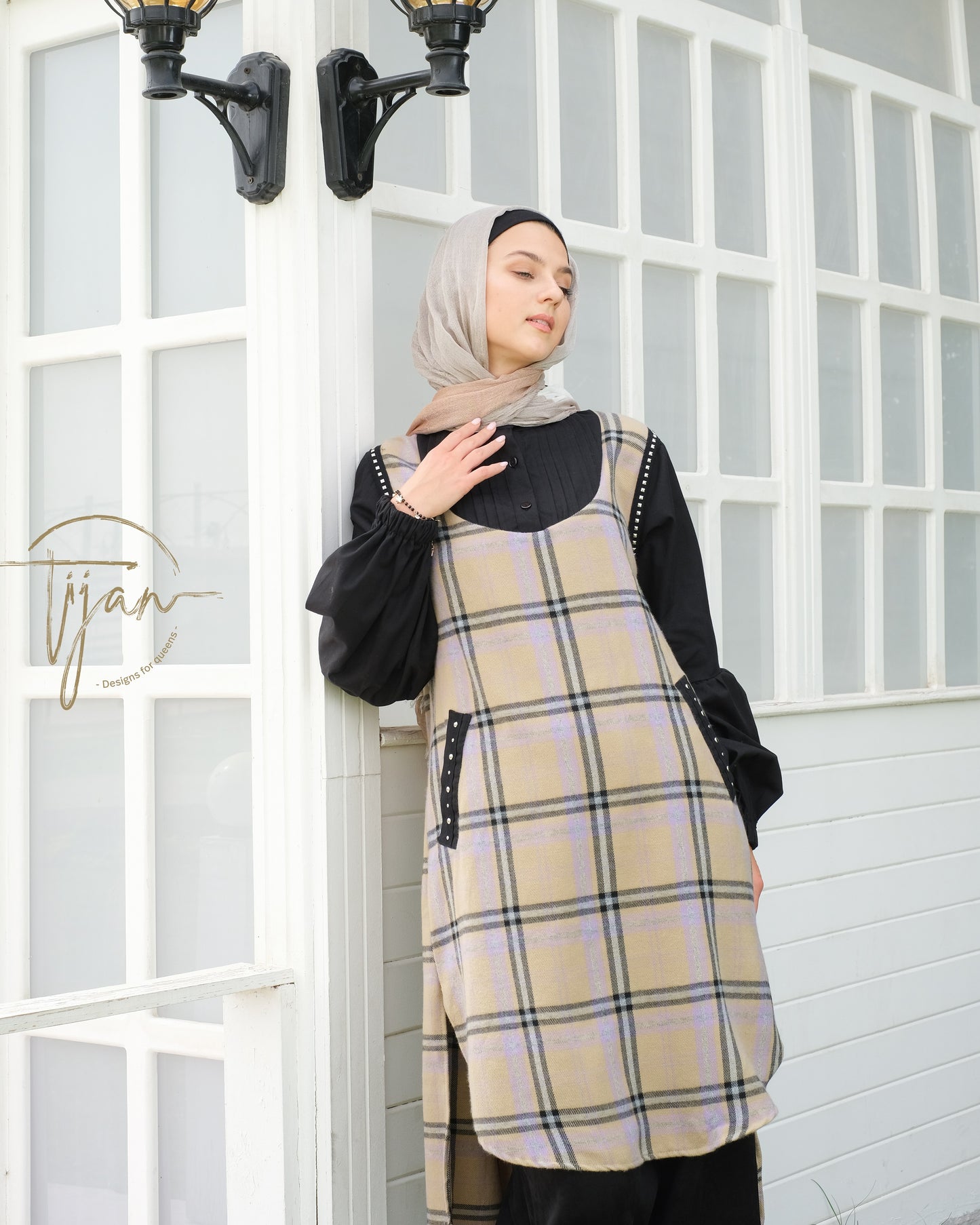 Checked tunic with sleeves