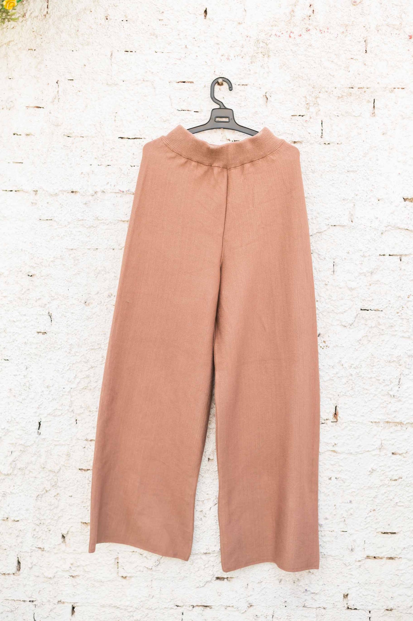 Wide-leg wool pants