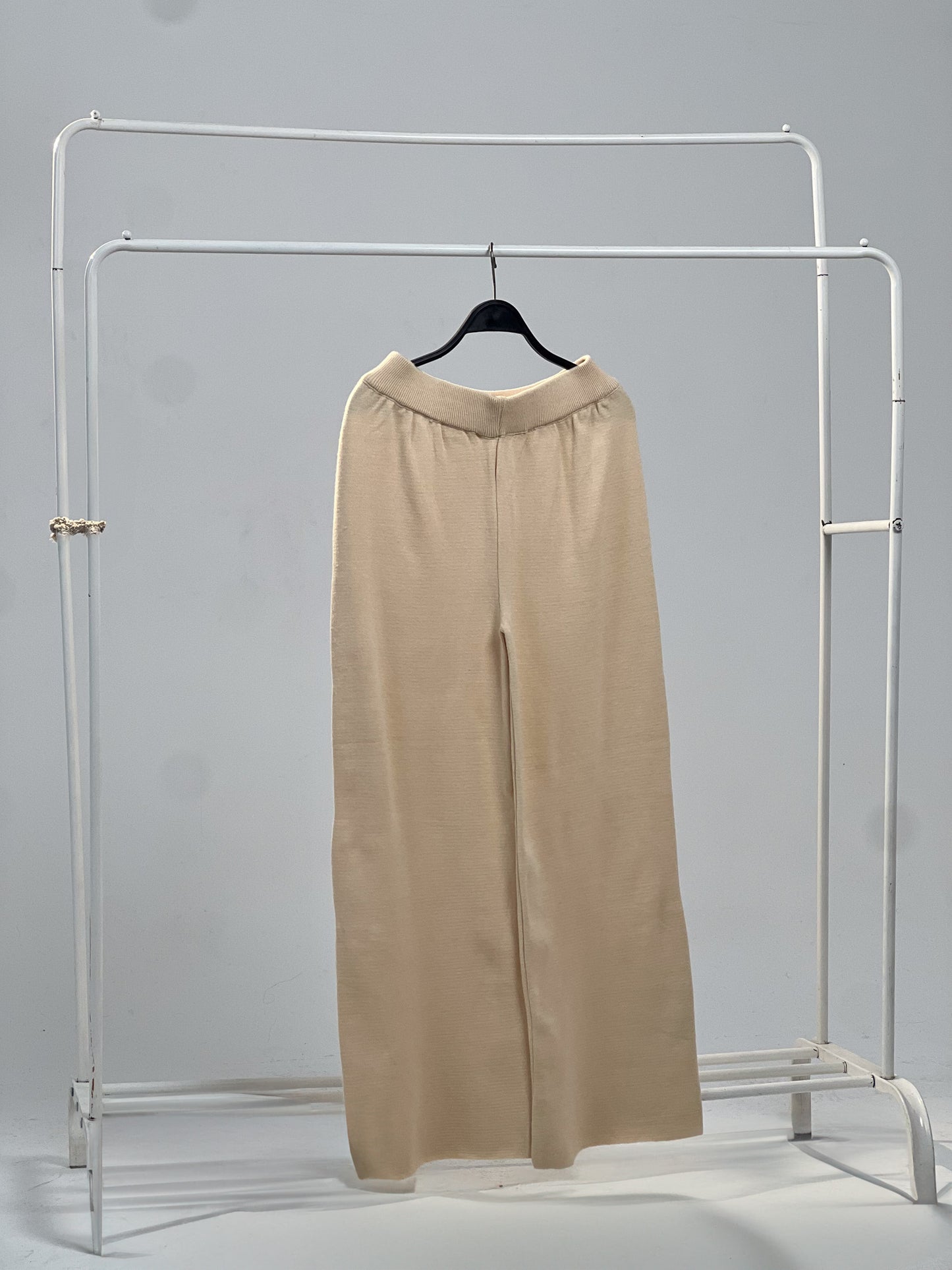 Wide-leg wool pants