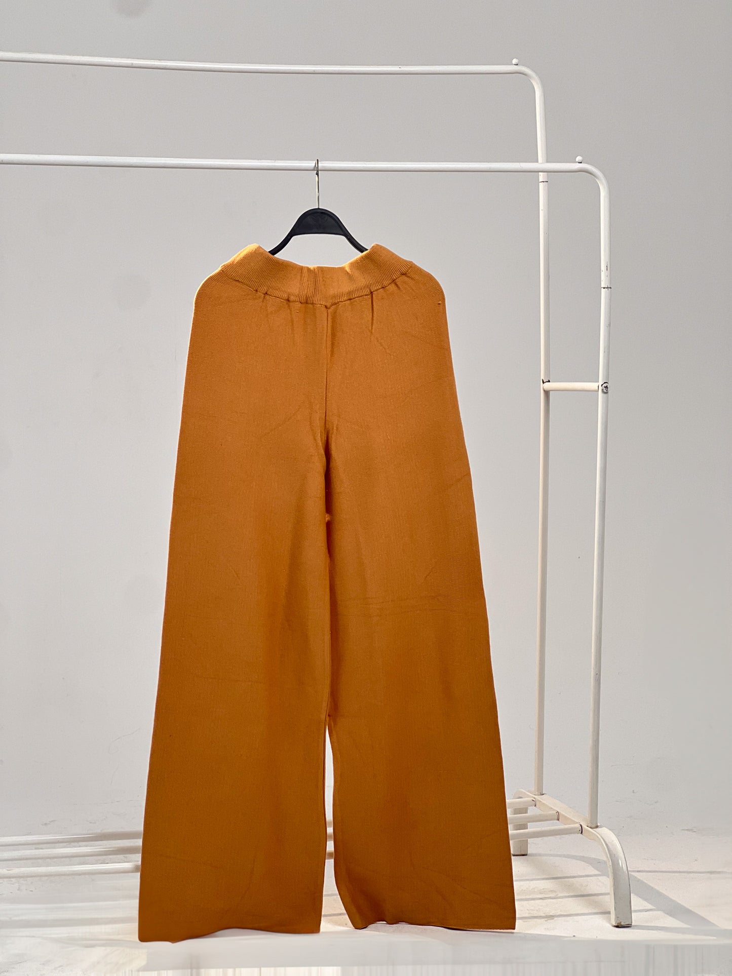 Wide-leg wool pants