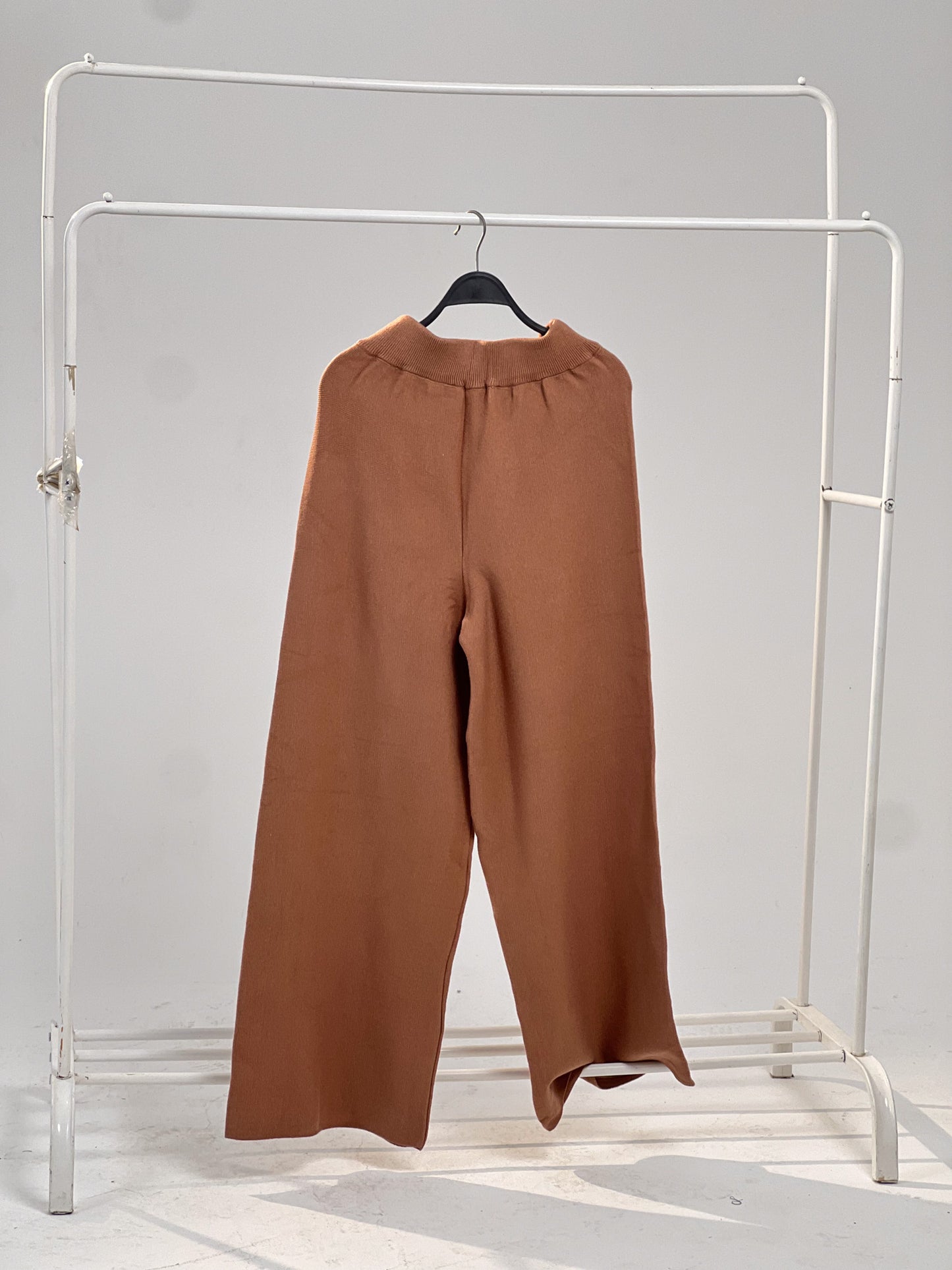 Wide-leg wool pants