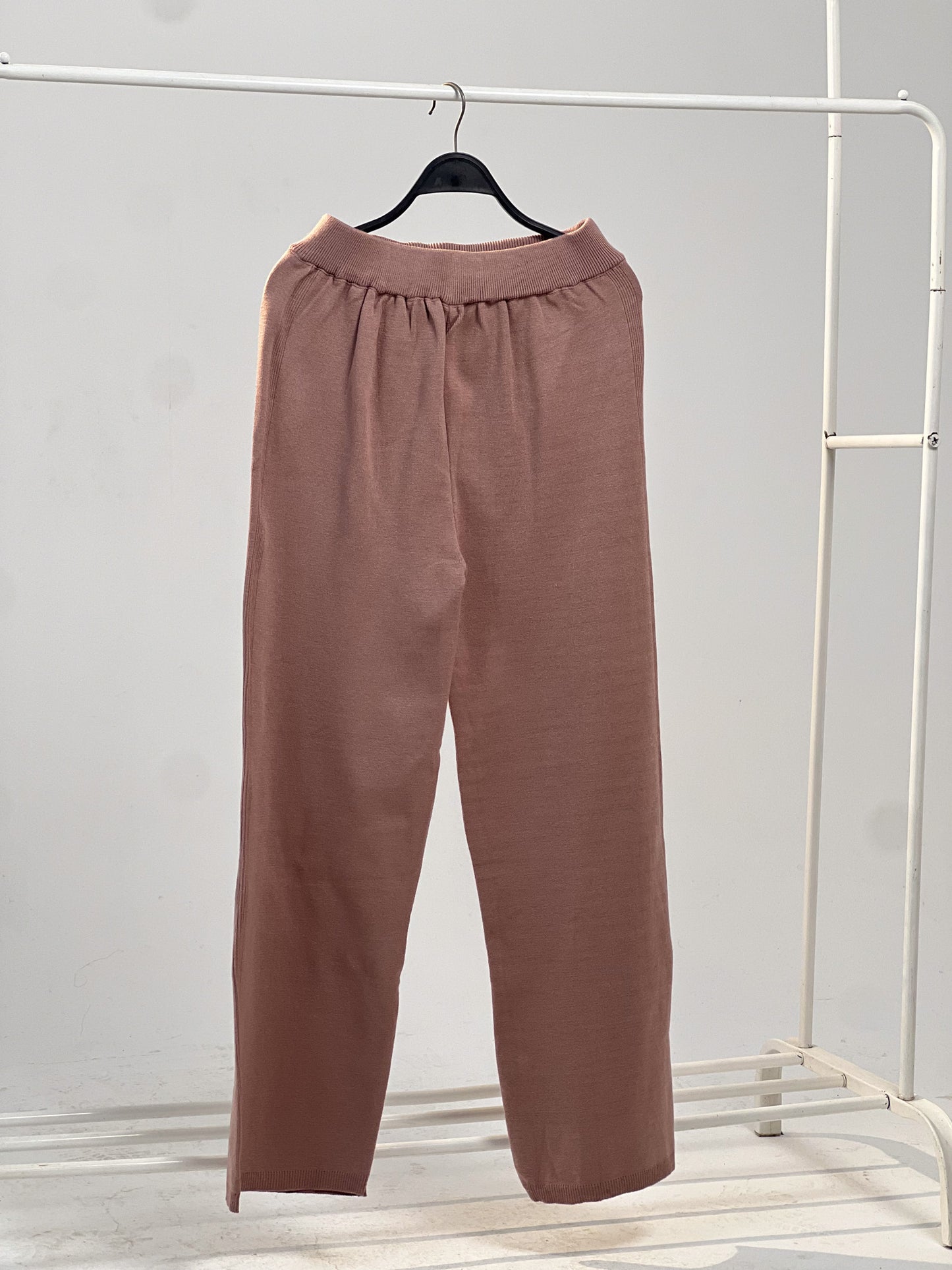 Wide-leg wool pants