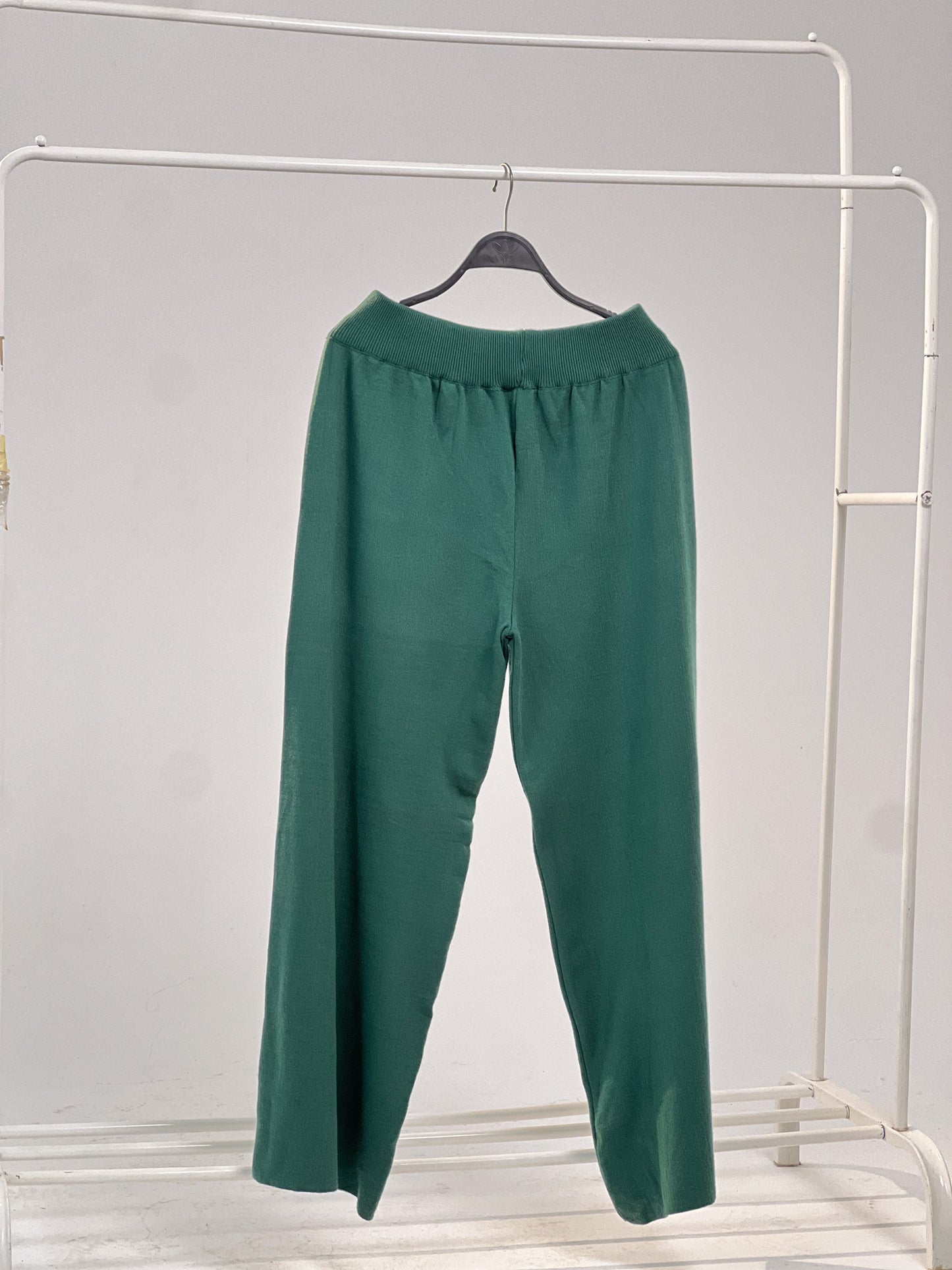 Wide-leg wool pants